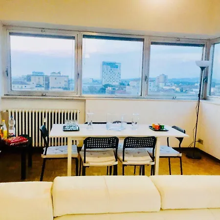 Skyline: Panoramic Attic In City *