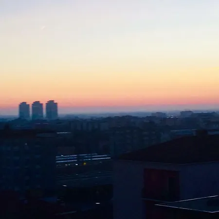 Skyline: Panoramic Attic In City *